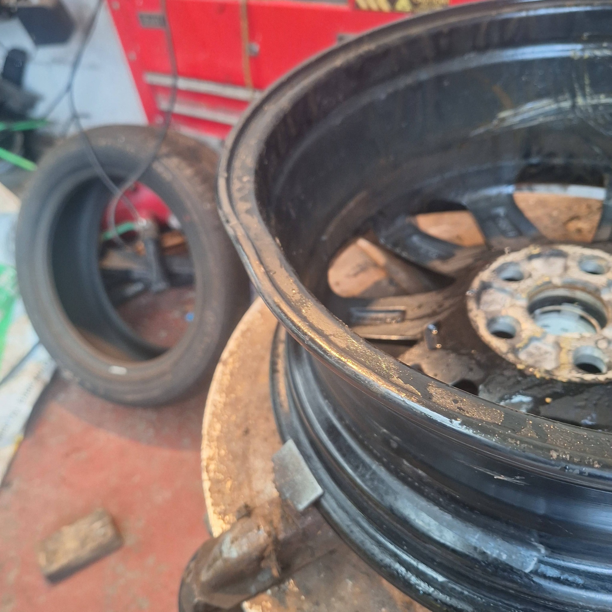 Used car wheels and tyres